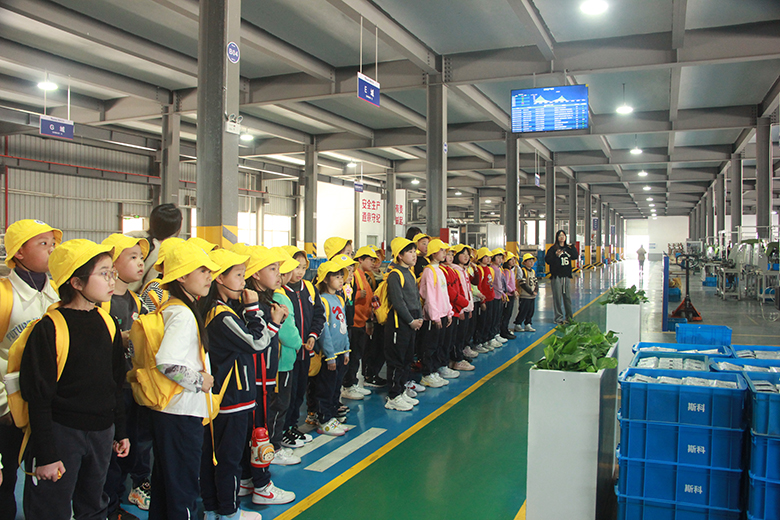 逸夫小學(xué)三年級國際班師生走進(jìn)斯科，開啟研學(xué)之旅